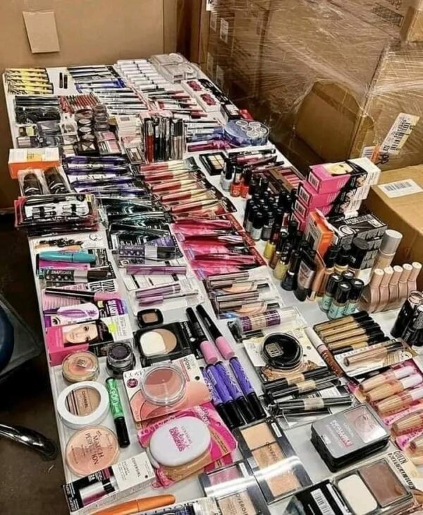 Wholesale Makeup Palette – Bulk Lot of Over 100 Authentic Makeup Palettes with Free U.S. Shipping