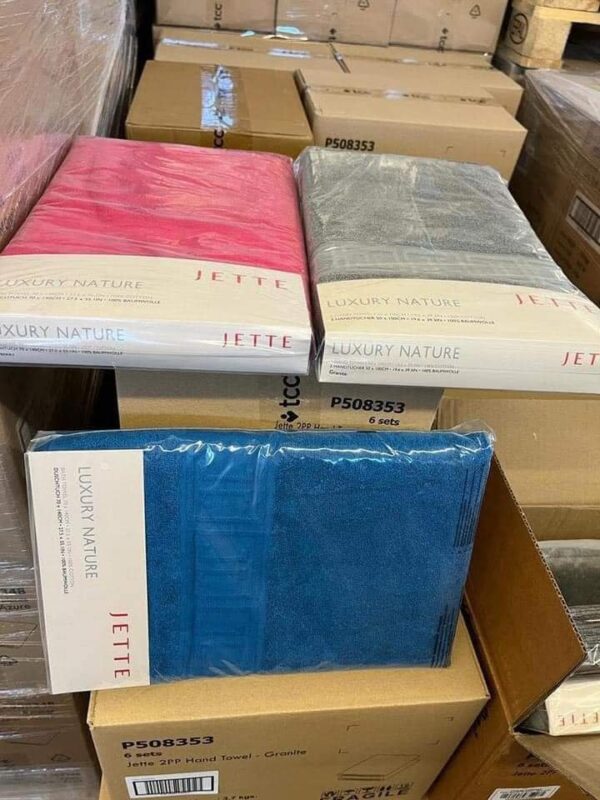 Luxury Towel Pallet – Bulk Lot of 60 Premium Luxury Towels with Free U.S. Shipping