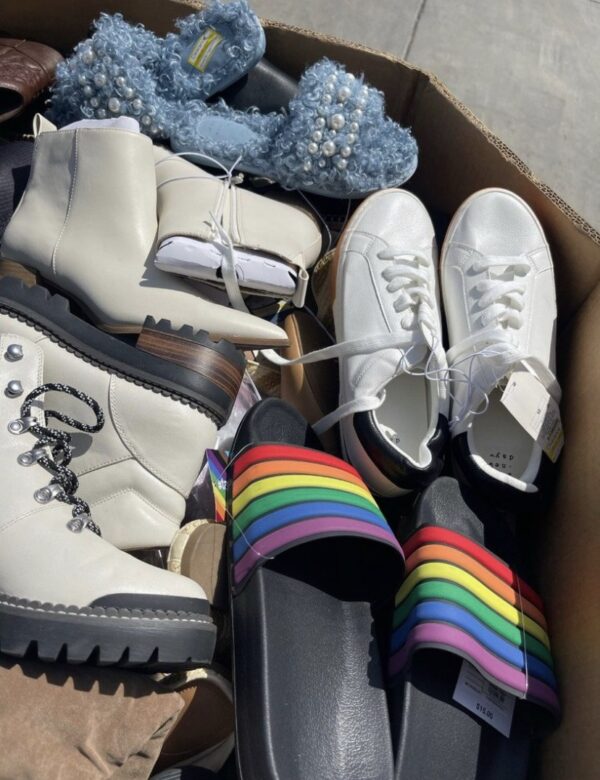 mixed-shoes-pallet.jpg Mixed shoes pallet featuring various styles and sizes